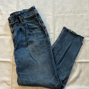 Hollister Curvy Ultra High-Rise Mom Jeans